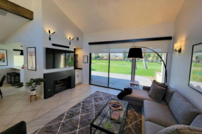Stunning 2BD 3BA Private hot tub 36 pools BBQ